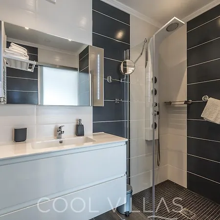 Apartment Sea Gem - Beachfront And City Center